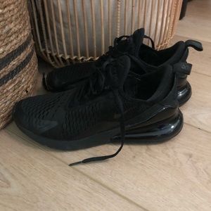 Nike air 270 size 7.5 men but also fit size 9 in women’s